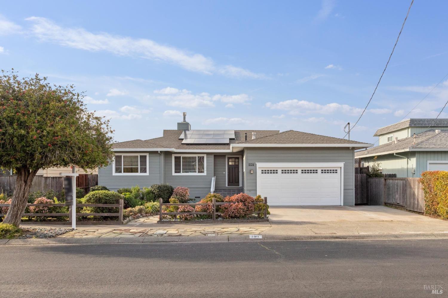 191 Golden Hind Psge