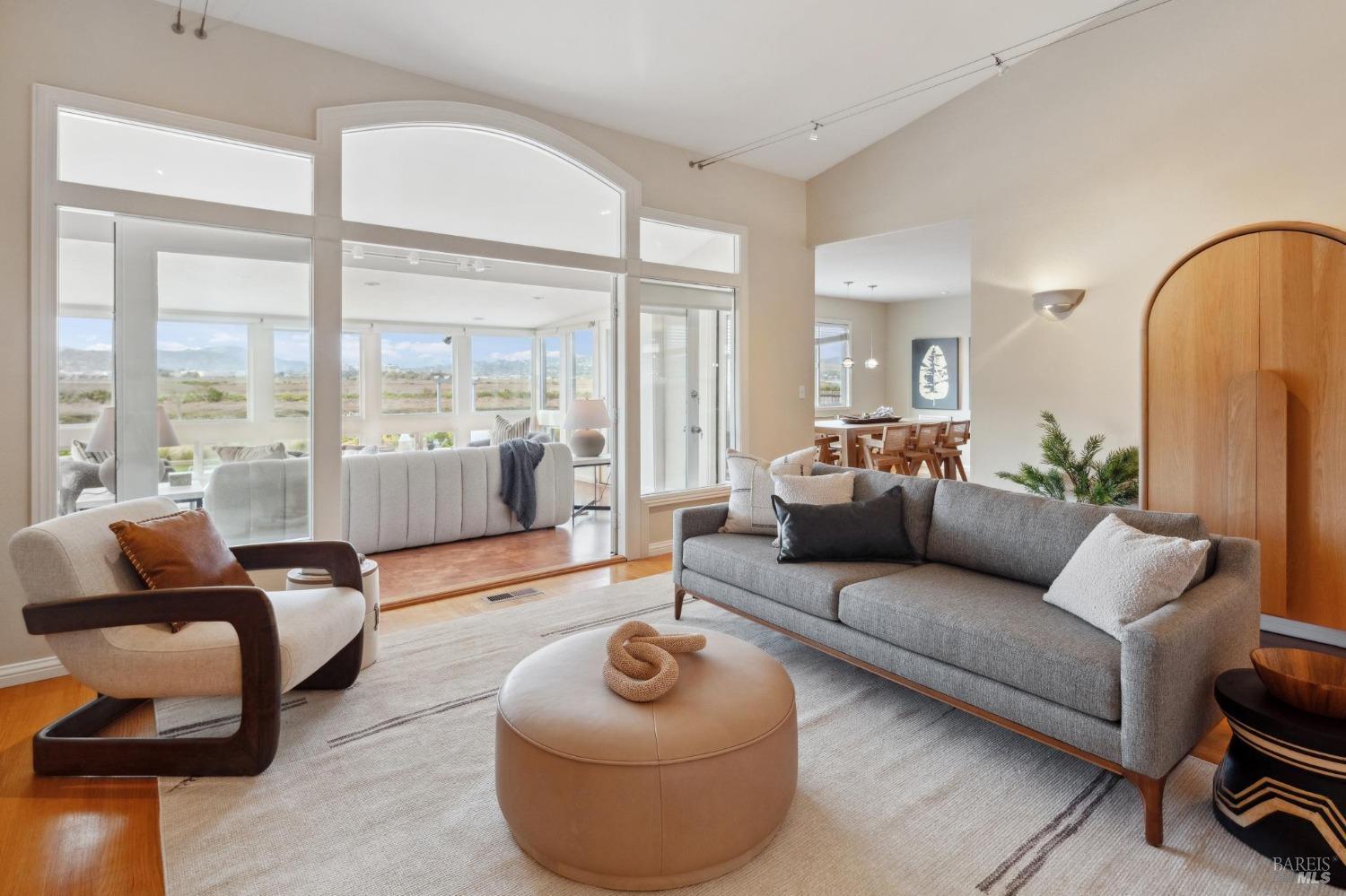 191 Golden Hind Psge