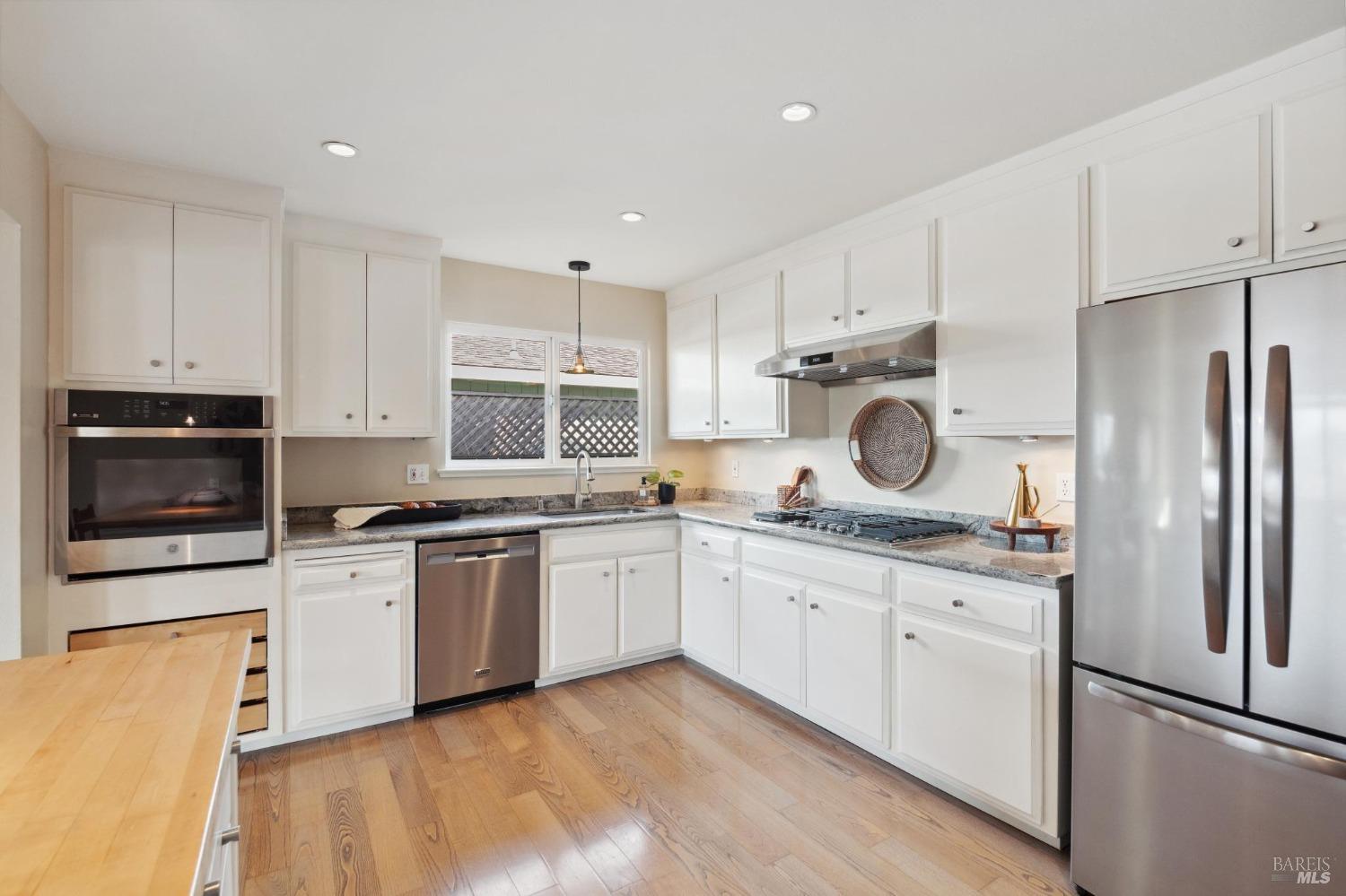 191 Golden Hind Psge