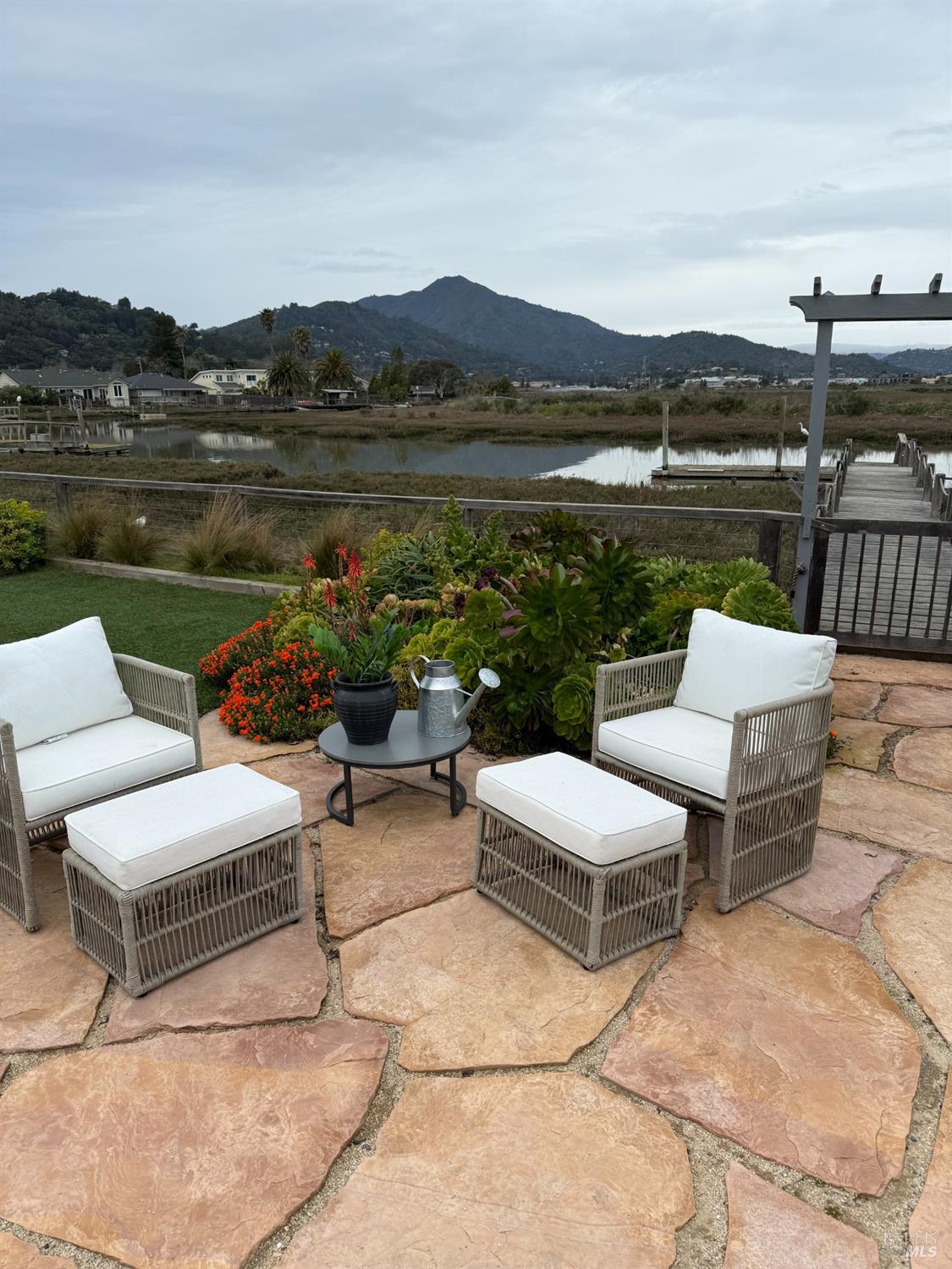 191 Golden Hind Psge