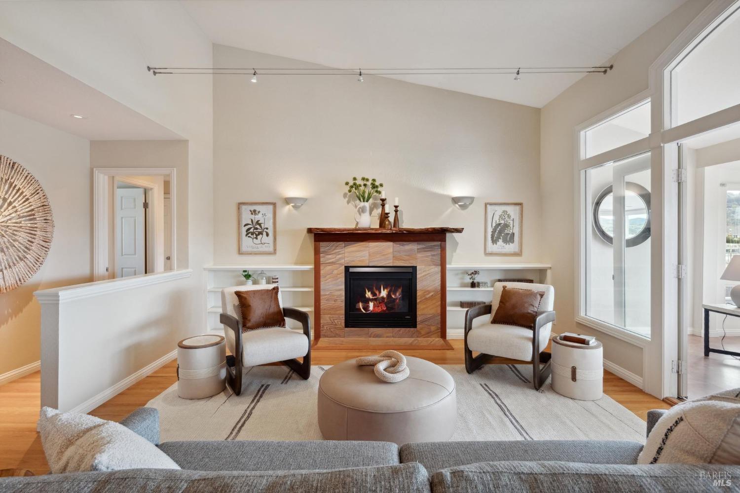 191 Golden Hind Psge