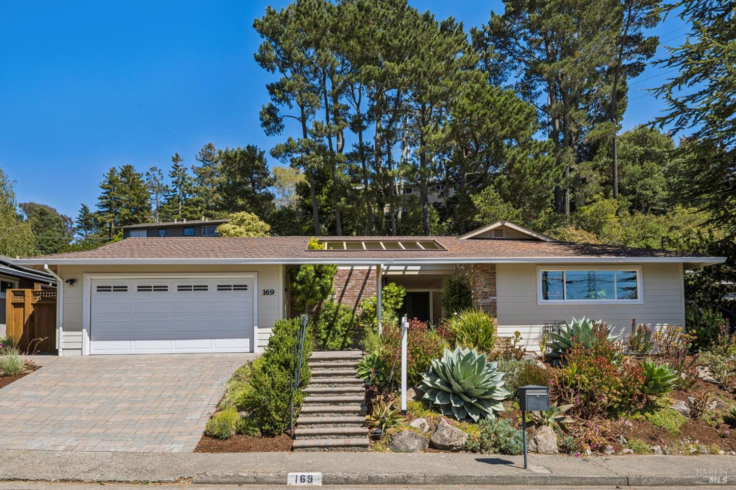 169 Kipling Dr