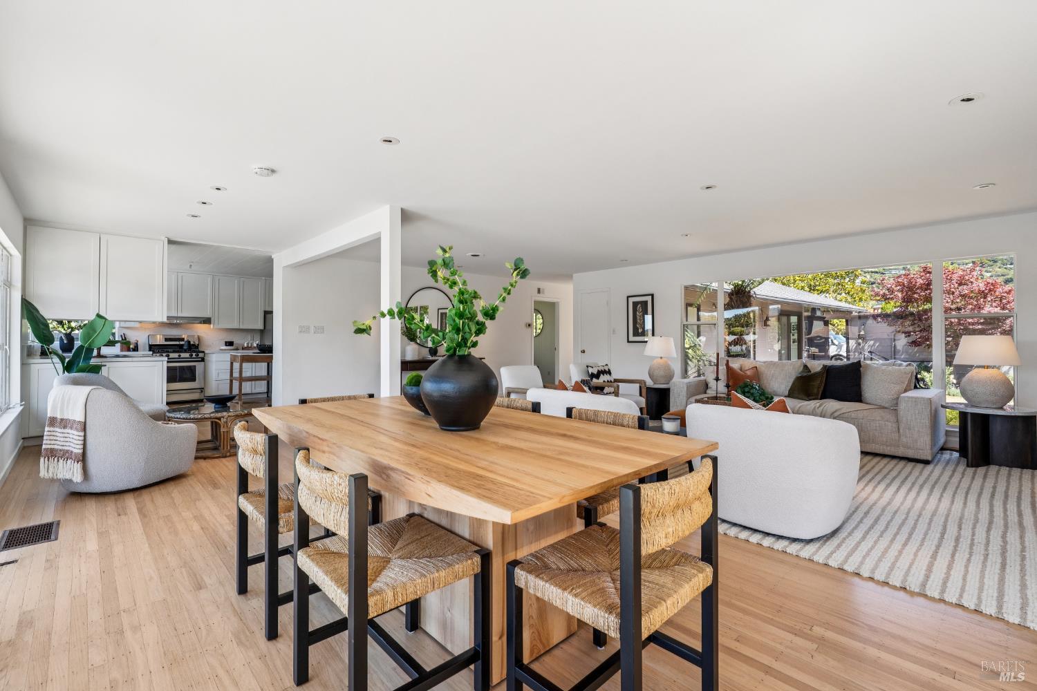 9 Edgewater Rd