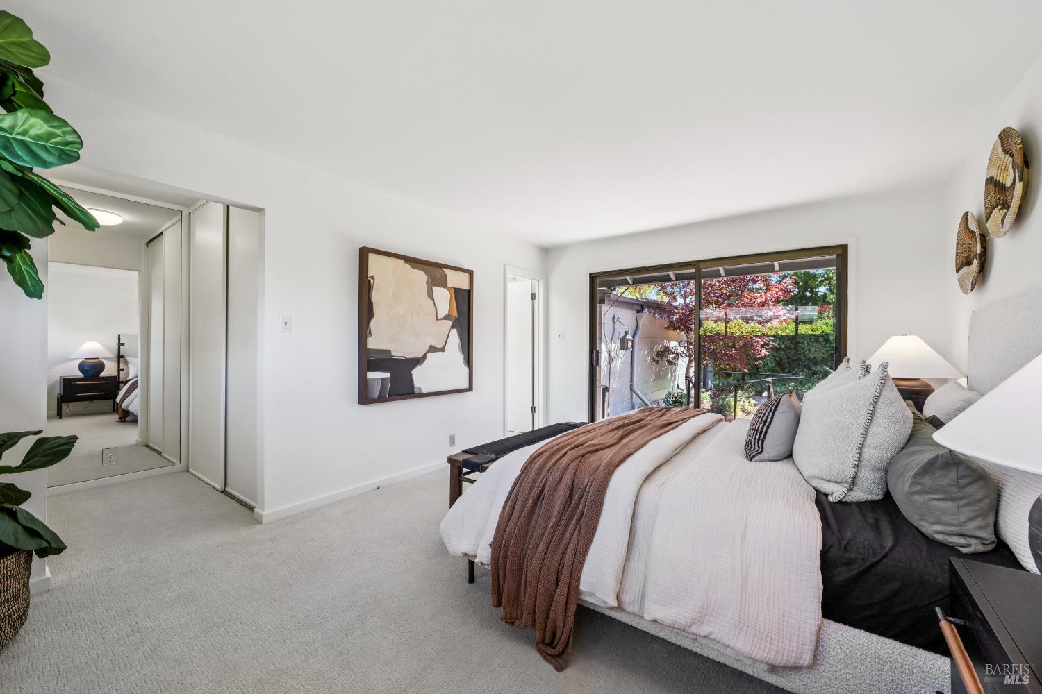 9 Edgewater Rd