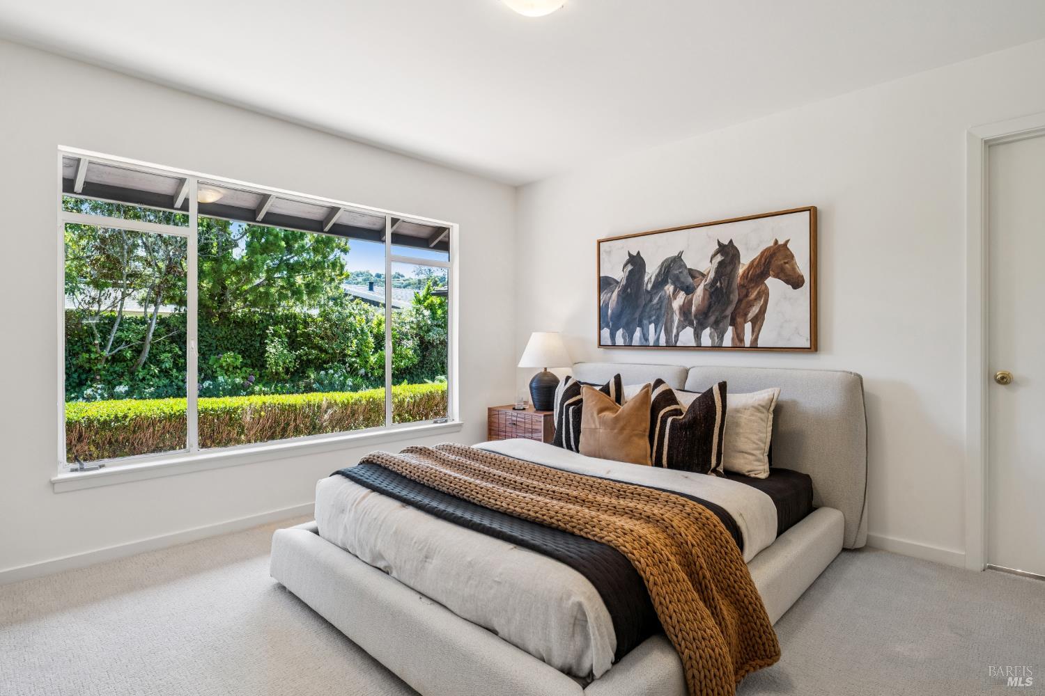 9 Edgewater Rd