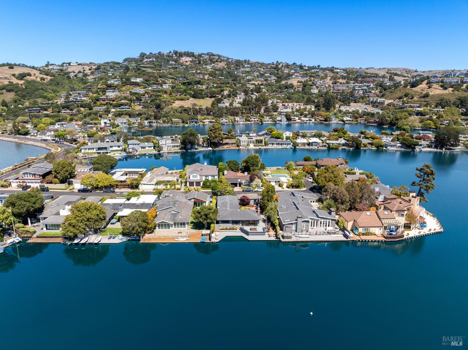 9 Edgewater Rd