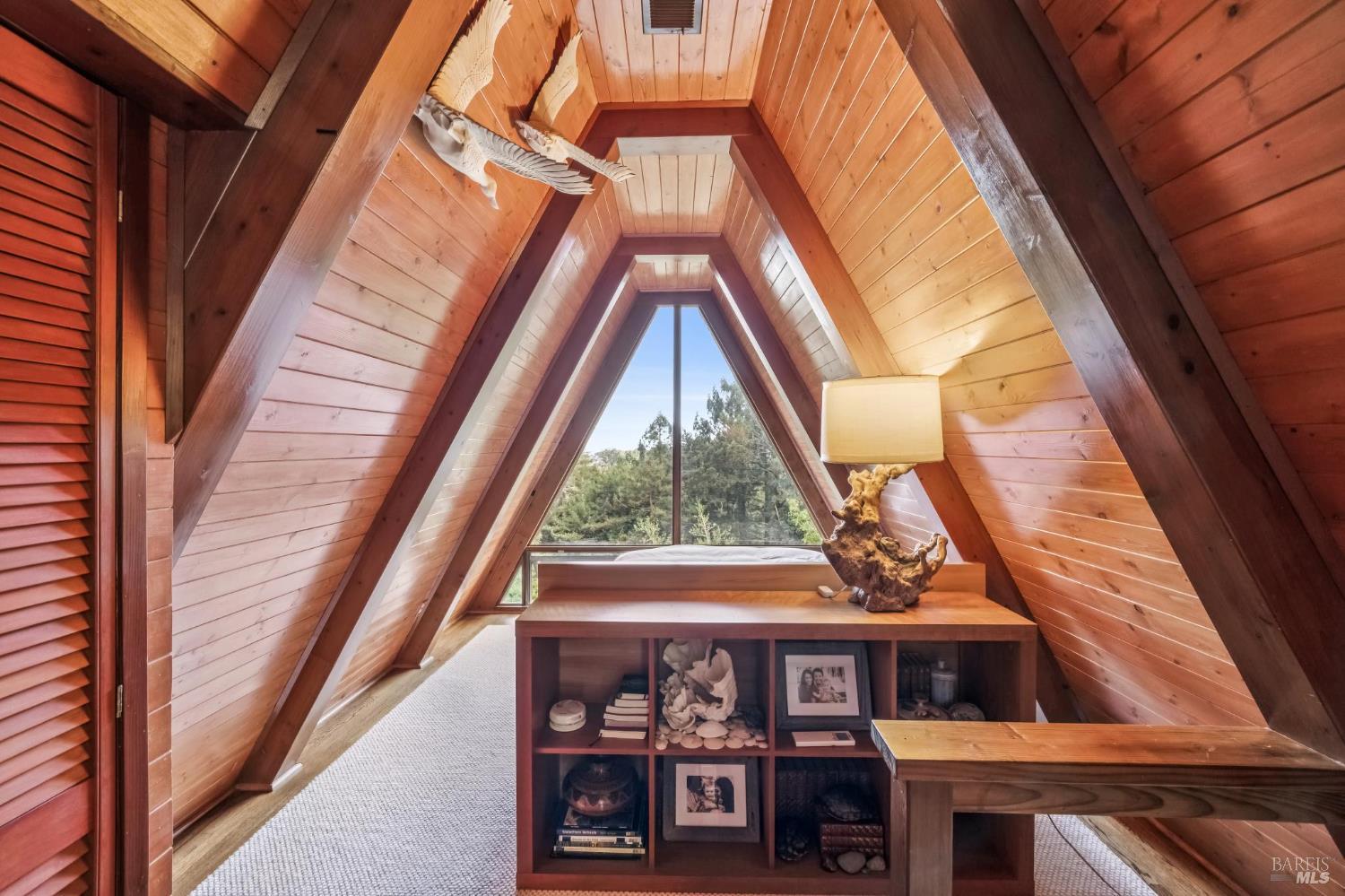 40 Mountain Ln