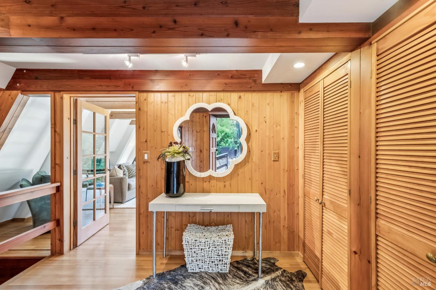 40 Mountain Ln
