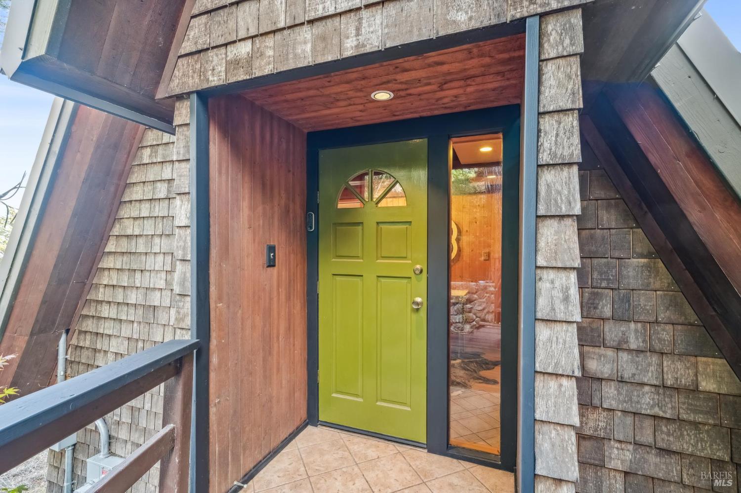 40 Mountain Ln
