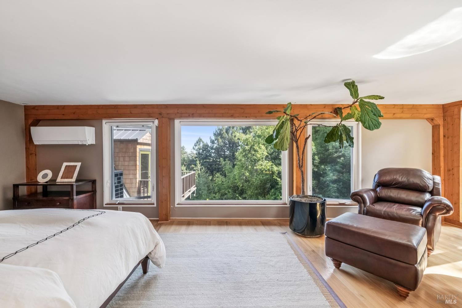 40 Mountain Ln