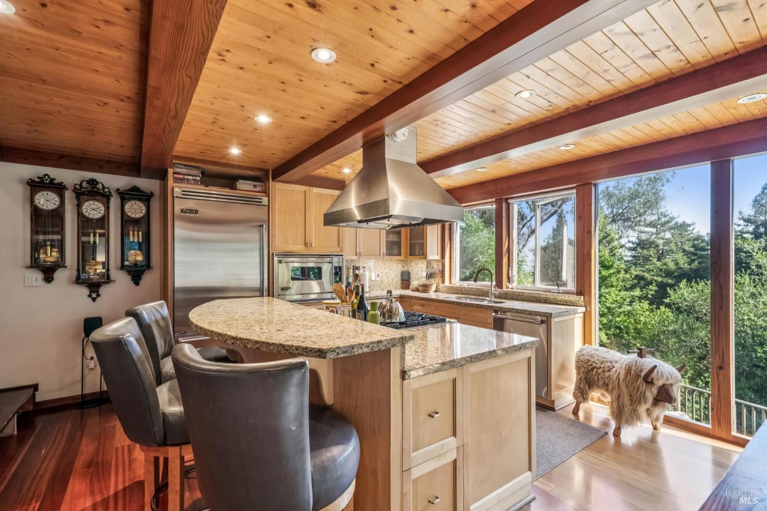 40 Mountain Ln