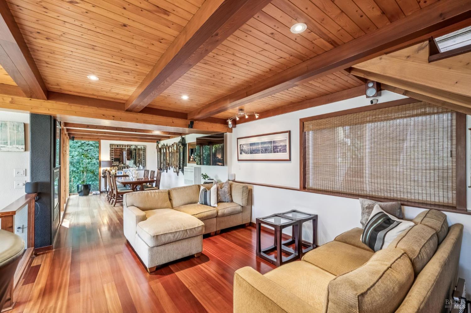 40 Mountain Ln