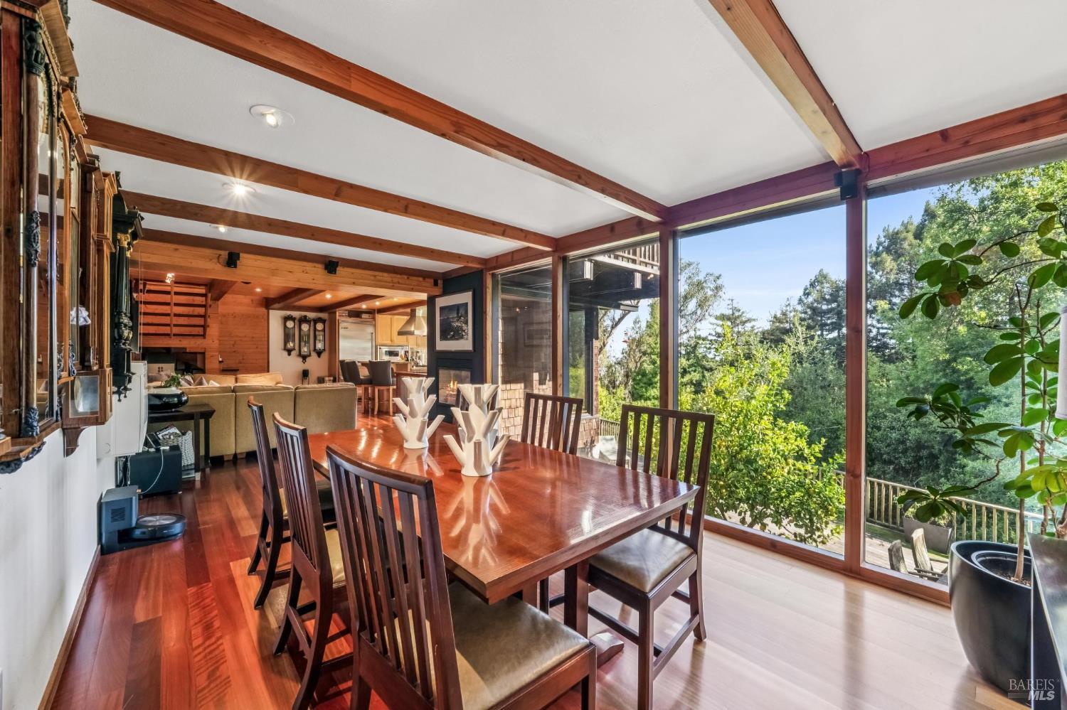 40 Mountain Ln