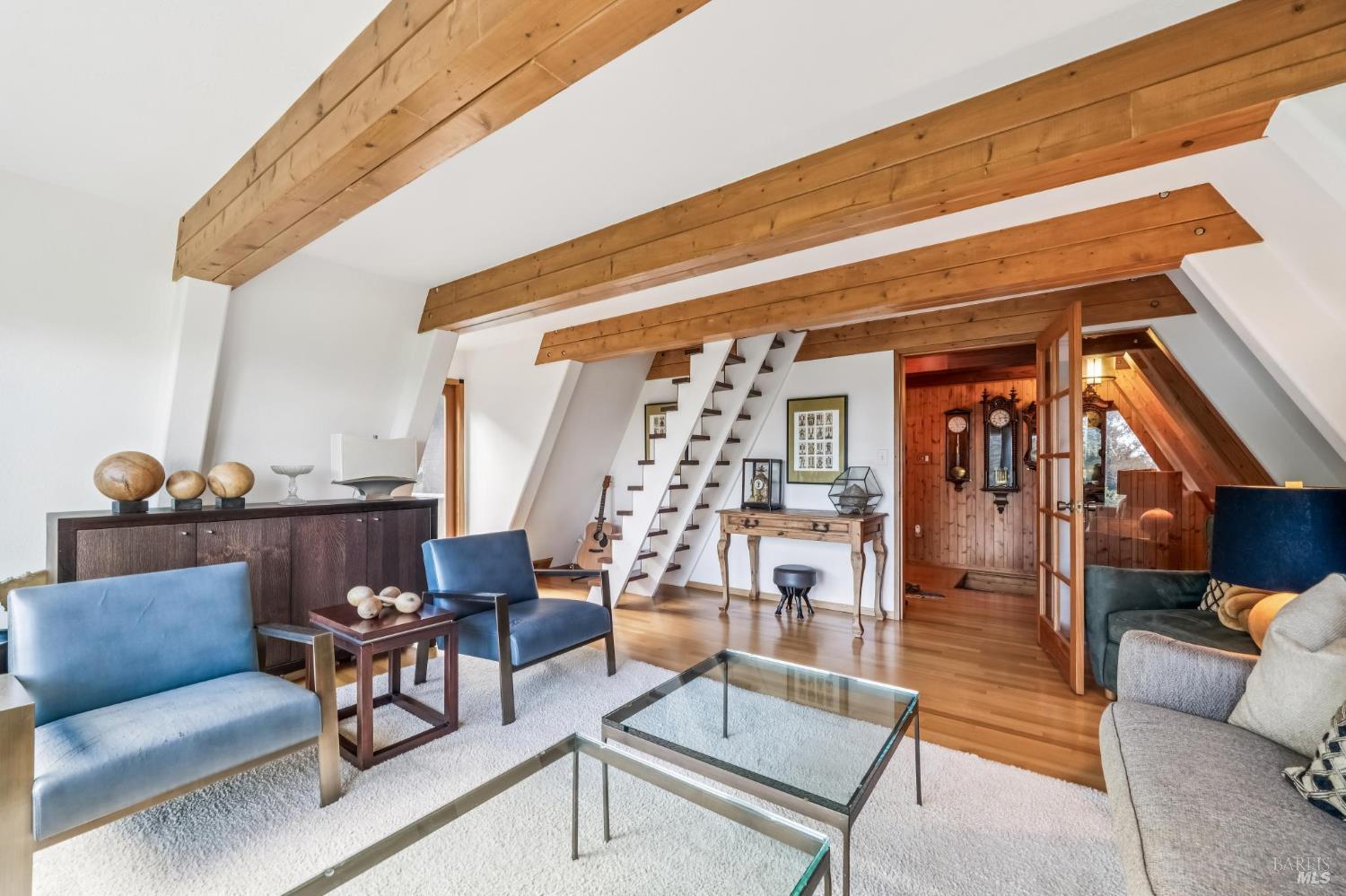 40 Mountain Ln