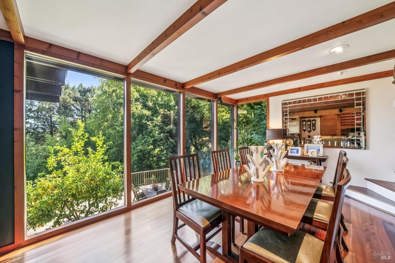 40 Mountain Ln