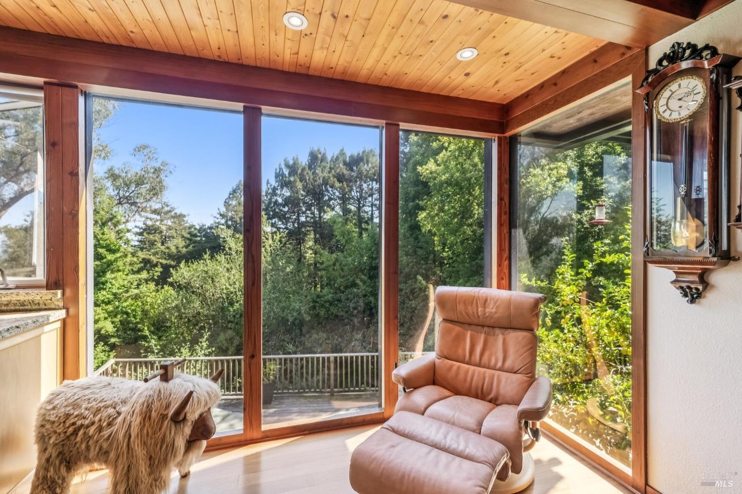 40 Mountain Ln
