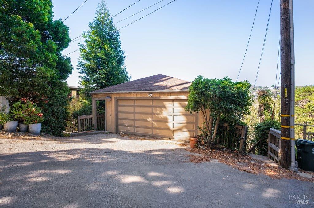 407 Wellesley Court