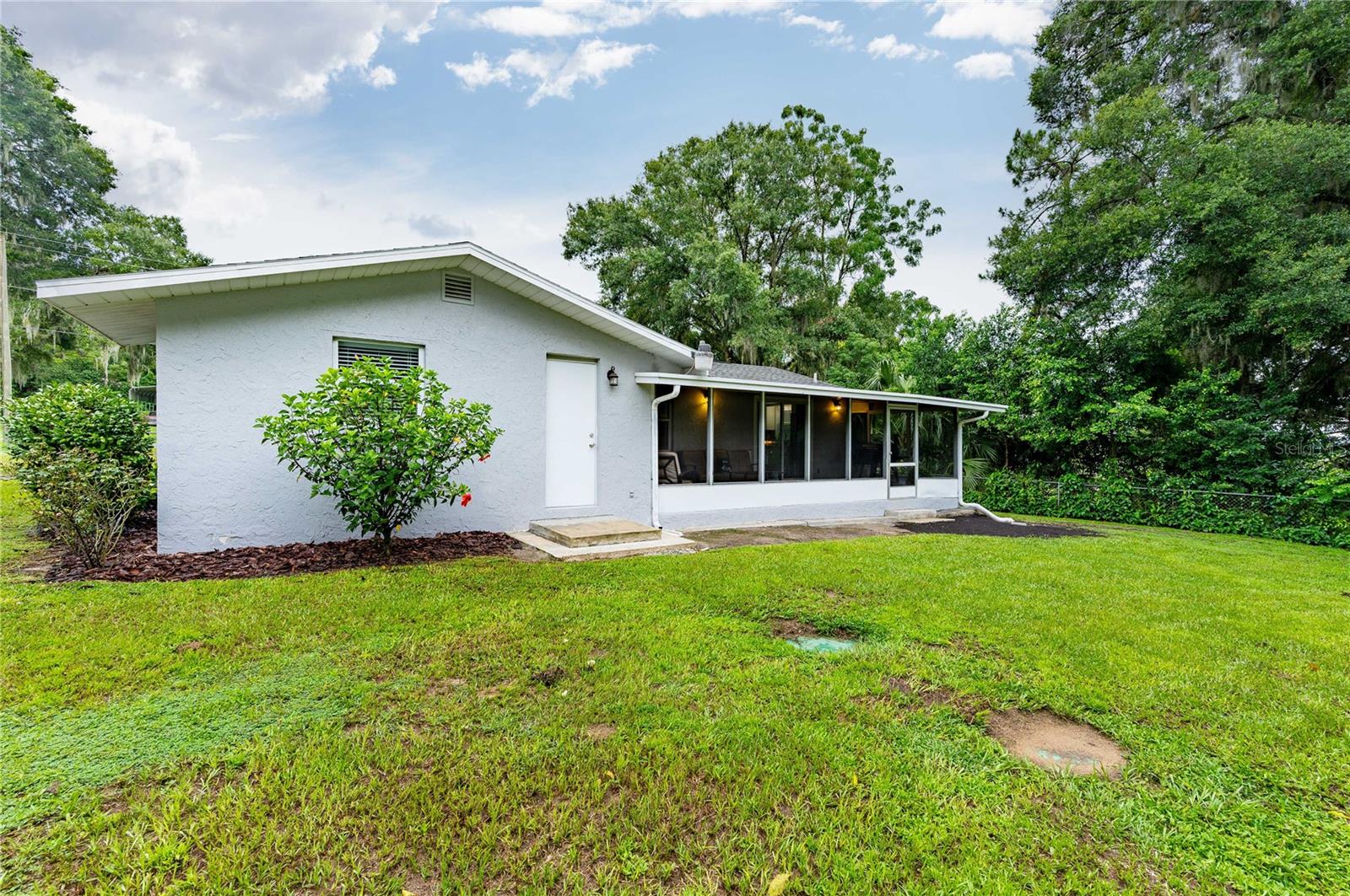 11605 MEADOWLANE DR