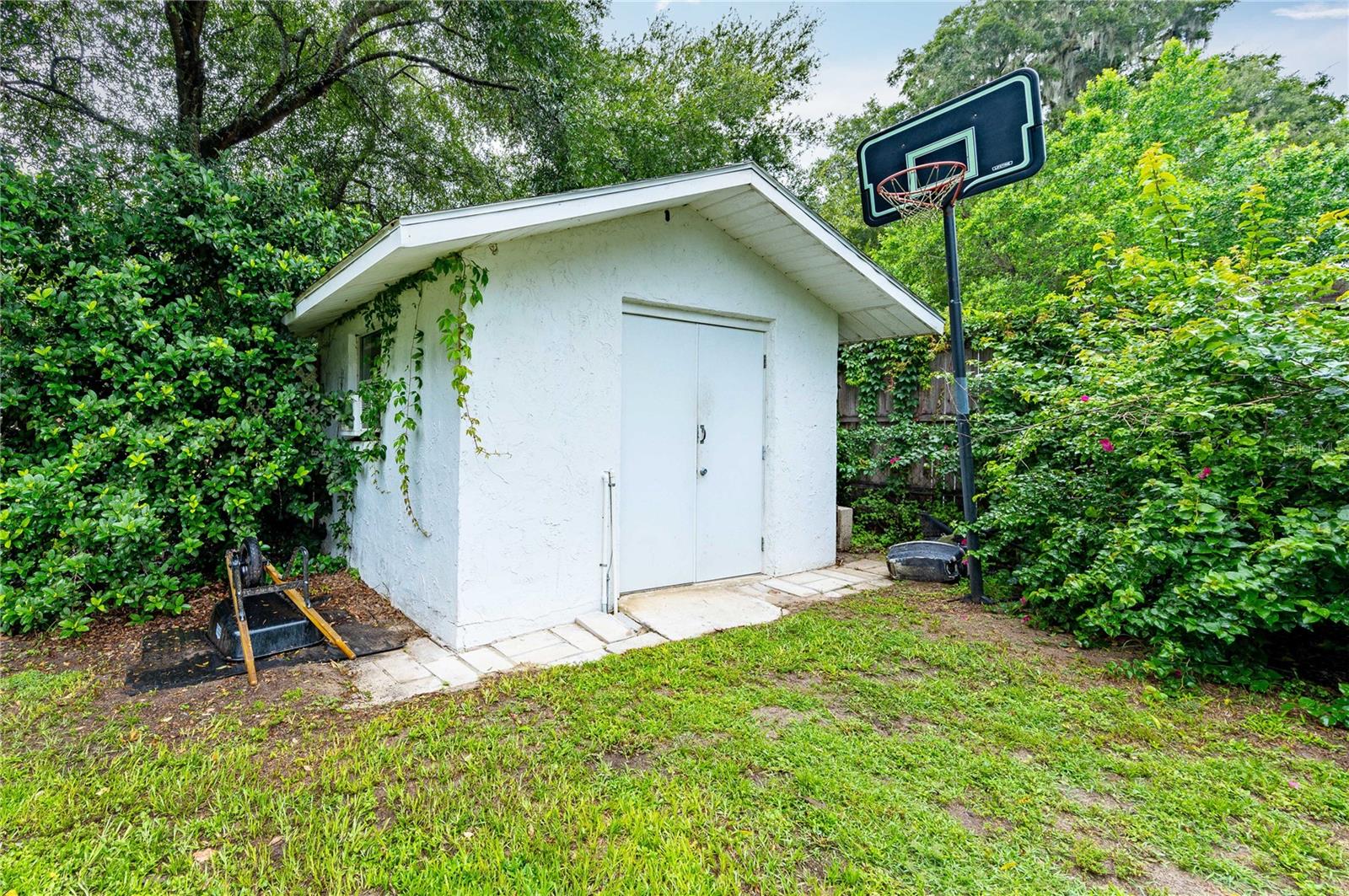 11605 MEADOWLANE DR