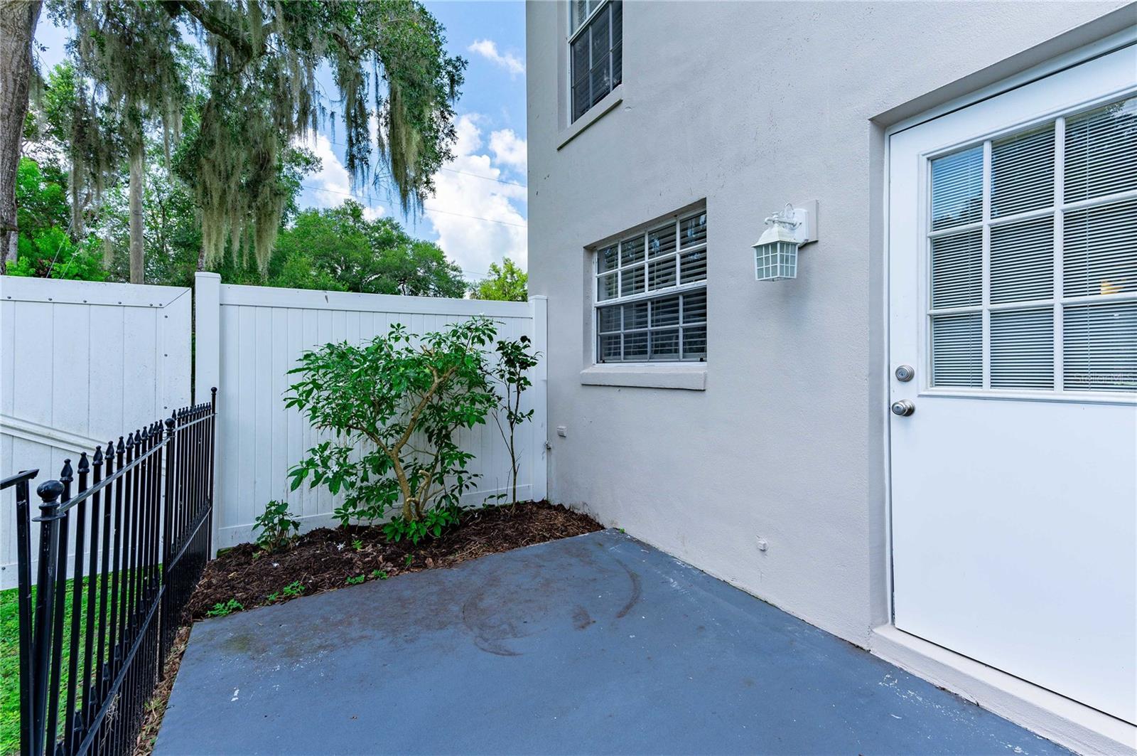 13536 EMBASSY PARK CT