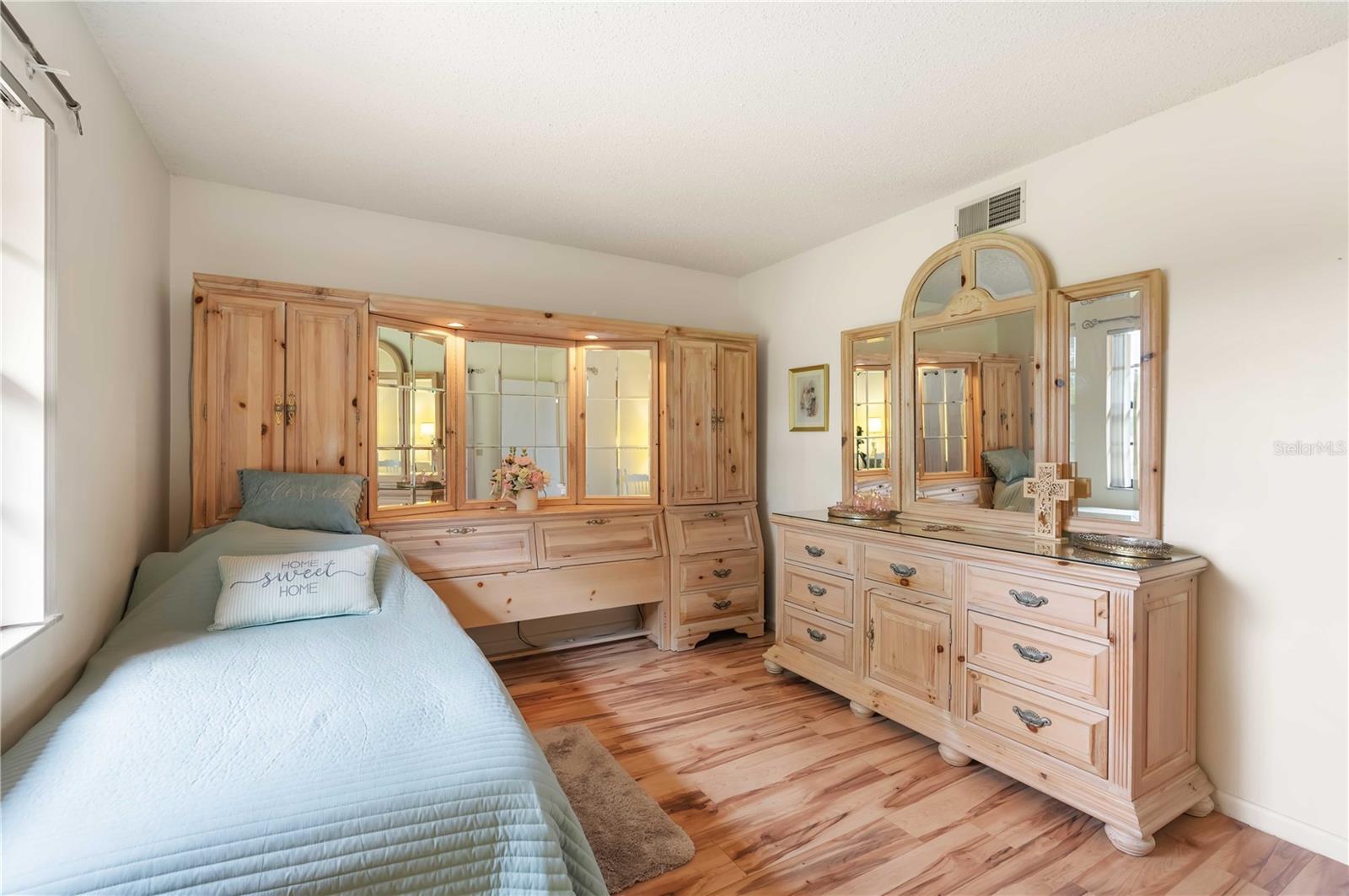 7186 LEXINGTON CIR