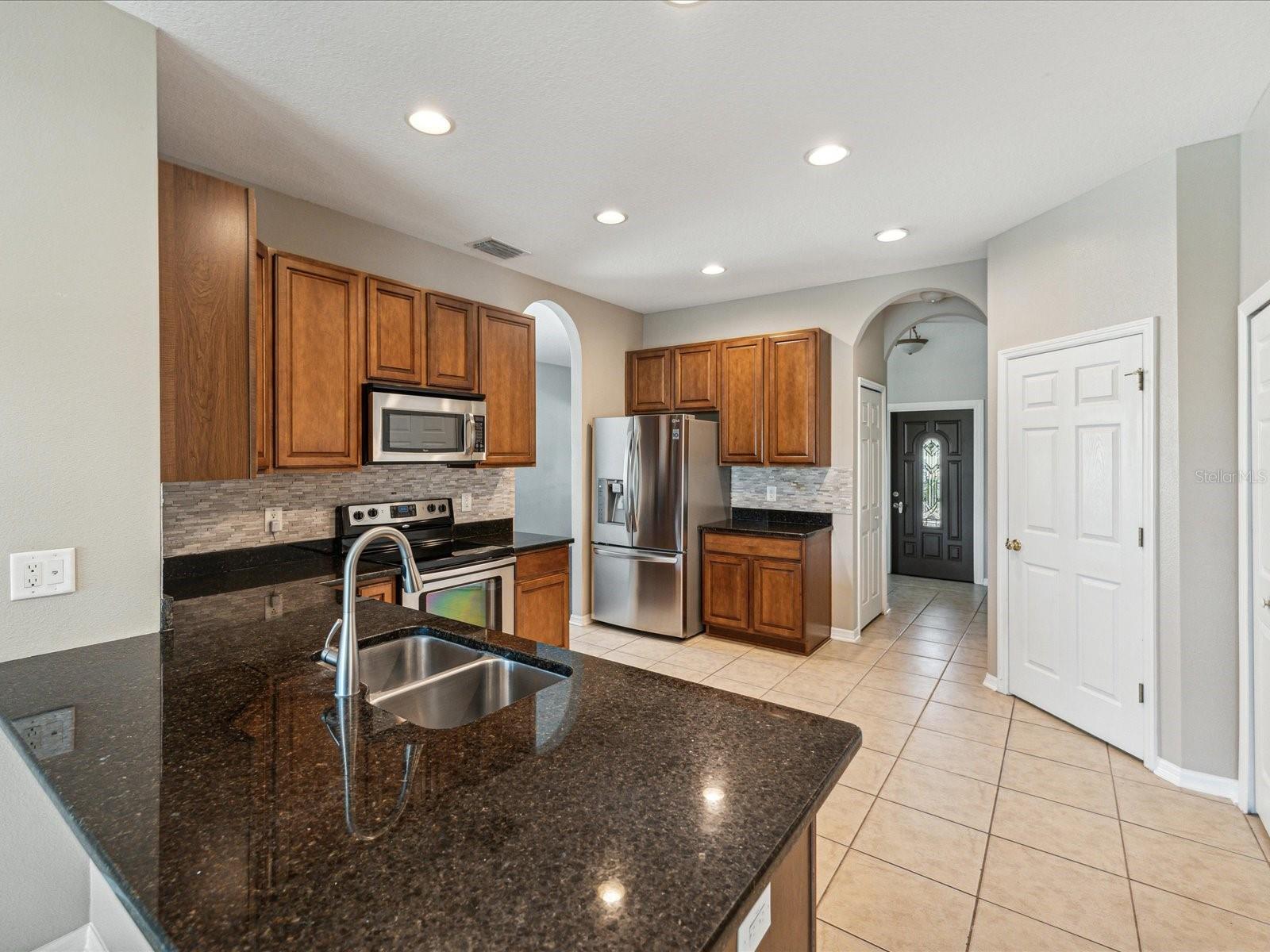 18528 NEW LONDON AVE