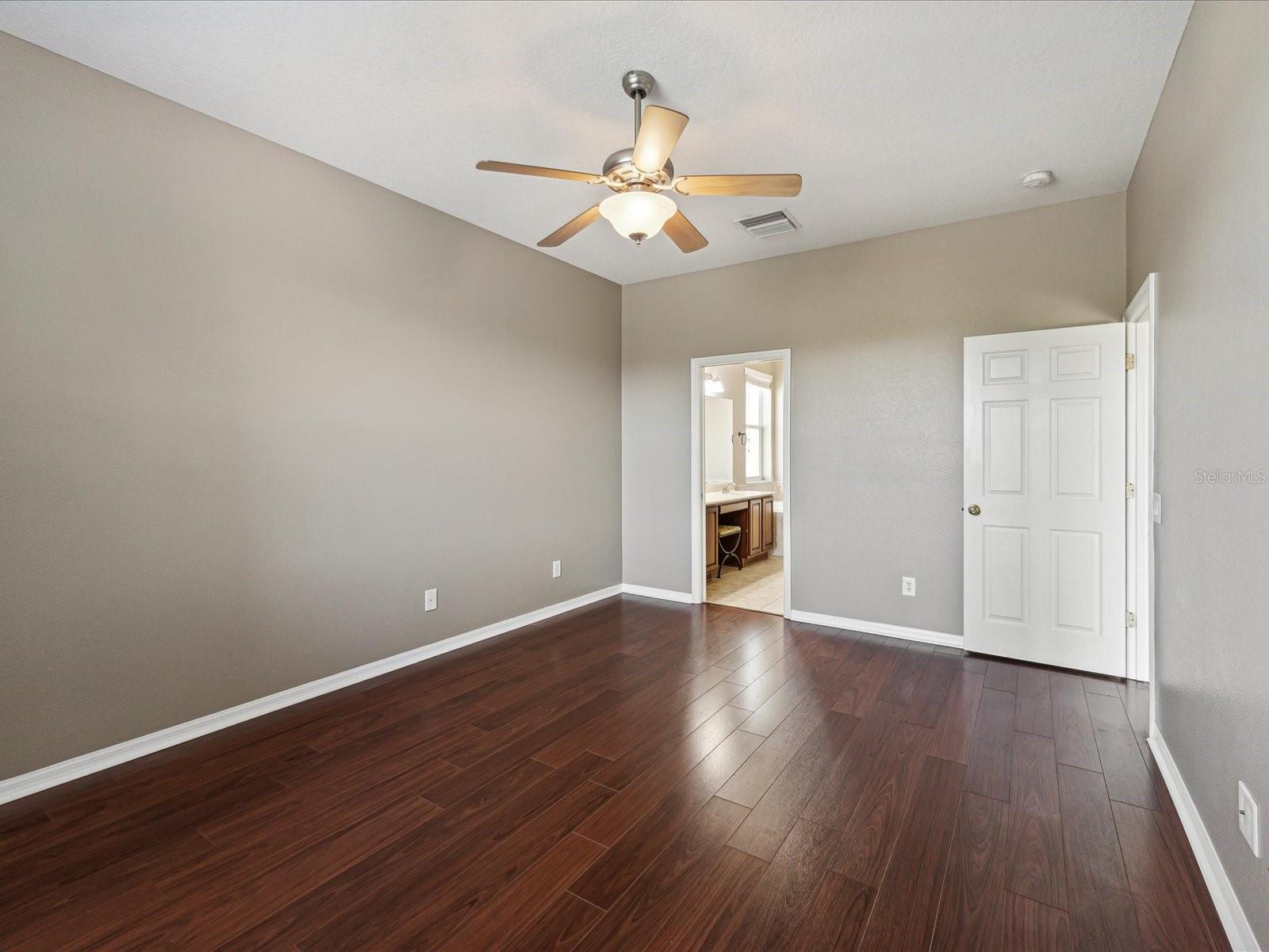 18528 NEW LONDON AVE