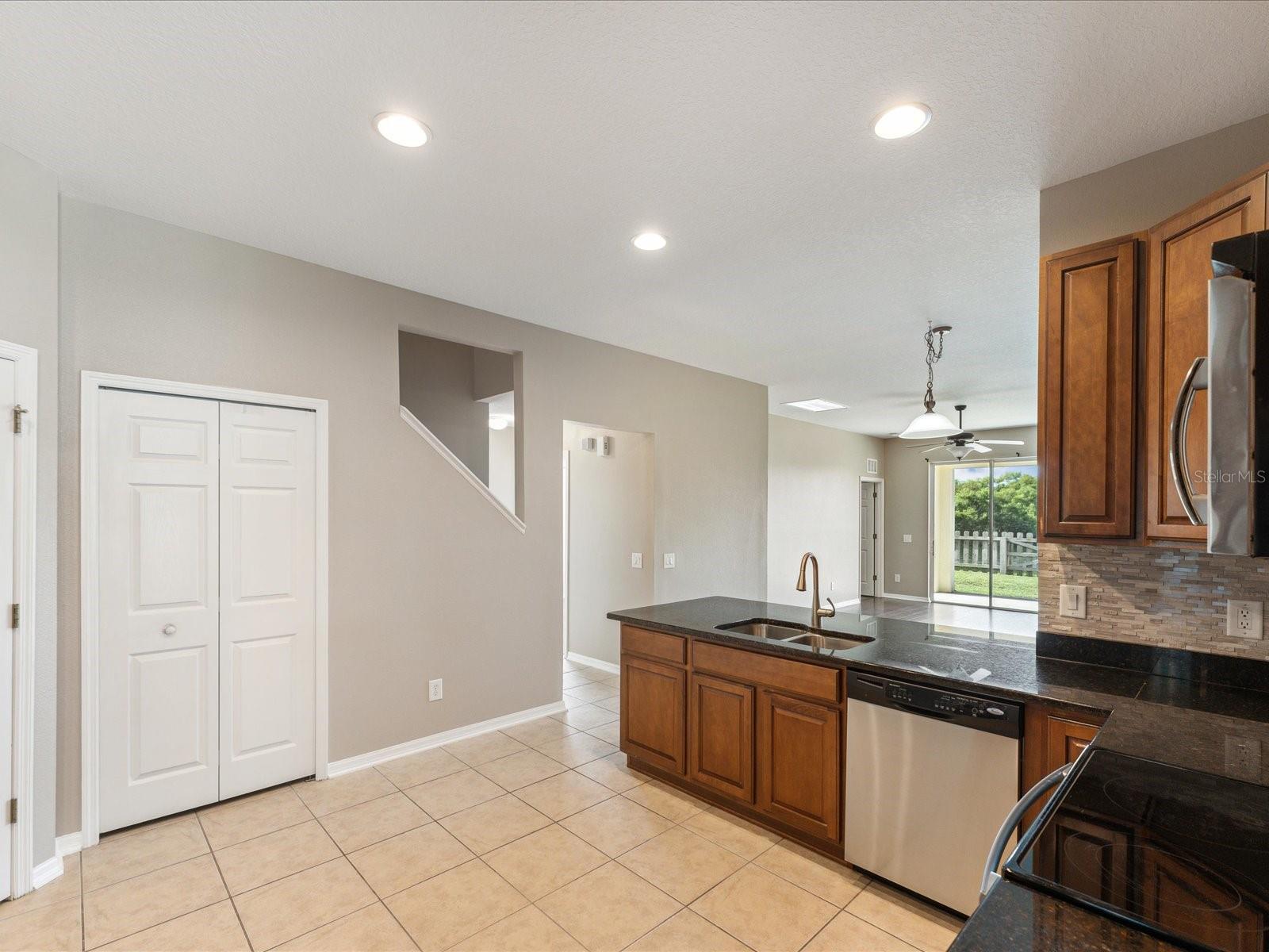18528 NEW LONDON AVE