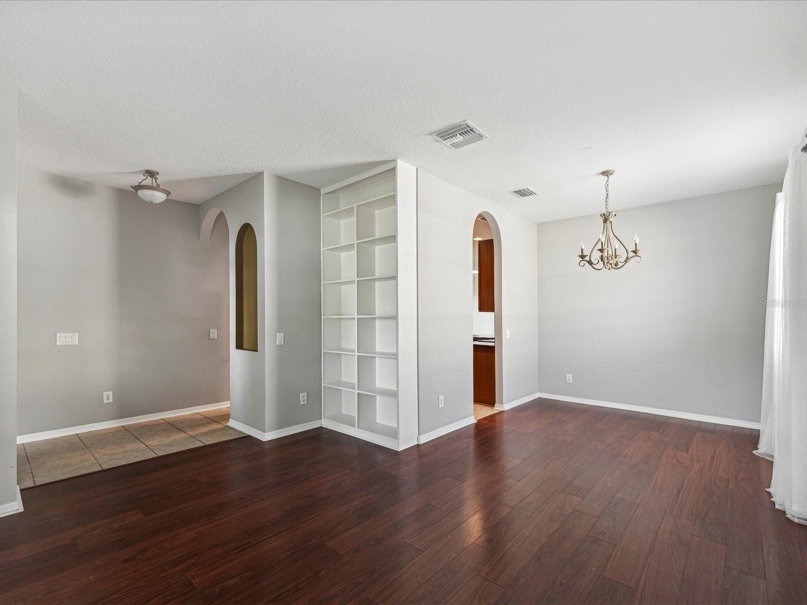 18528 NEW LONDON AVE
