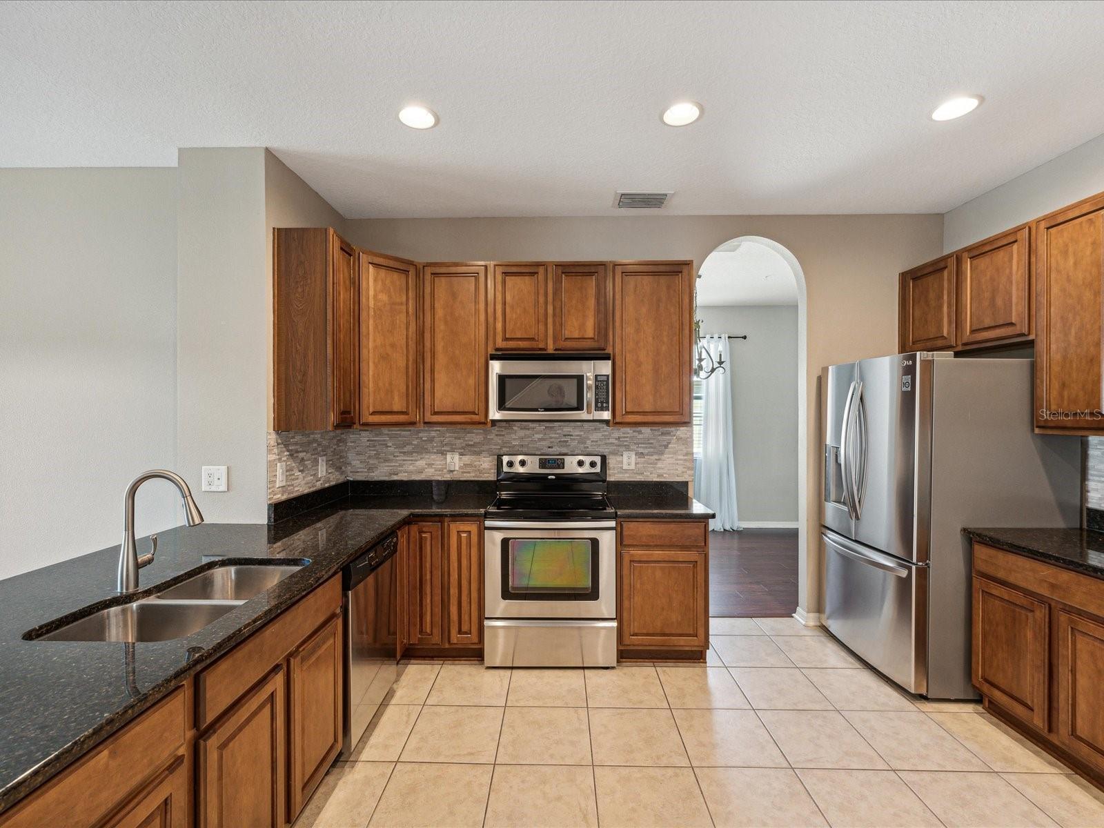 18528 NEW LONDON AVE