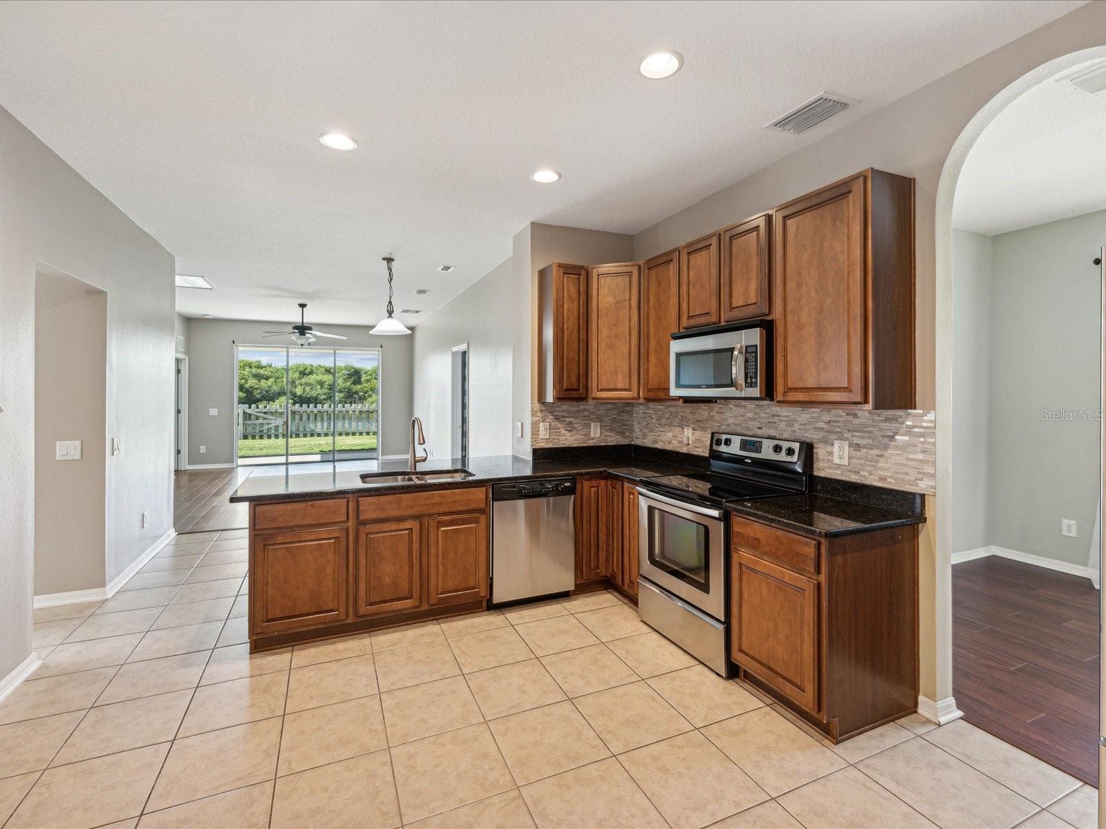 18528 NEW LONDON AVE