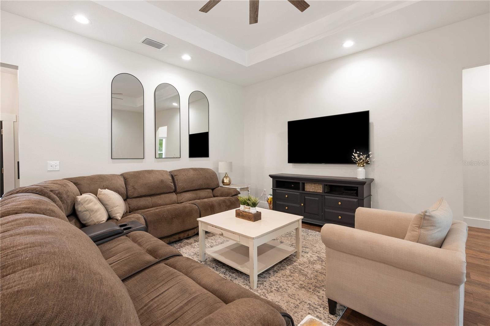 8611 QUAIL HOLLOW BLVD