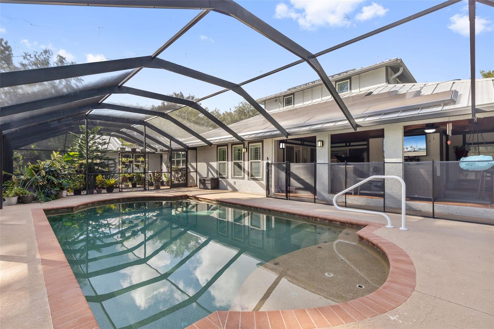 28042 LINDENHURST DR