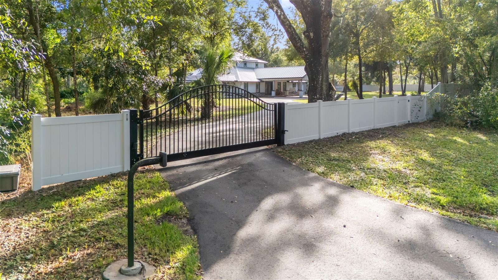 28042 LINDENHURST DR