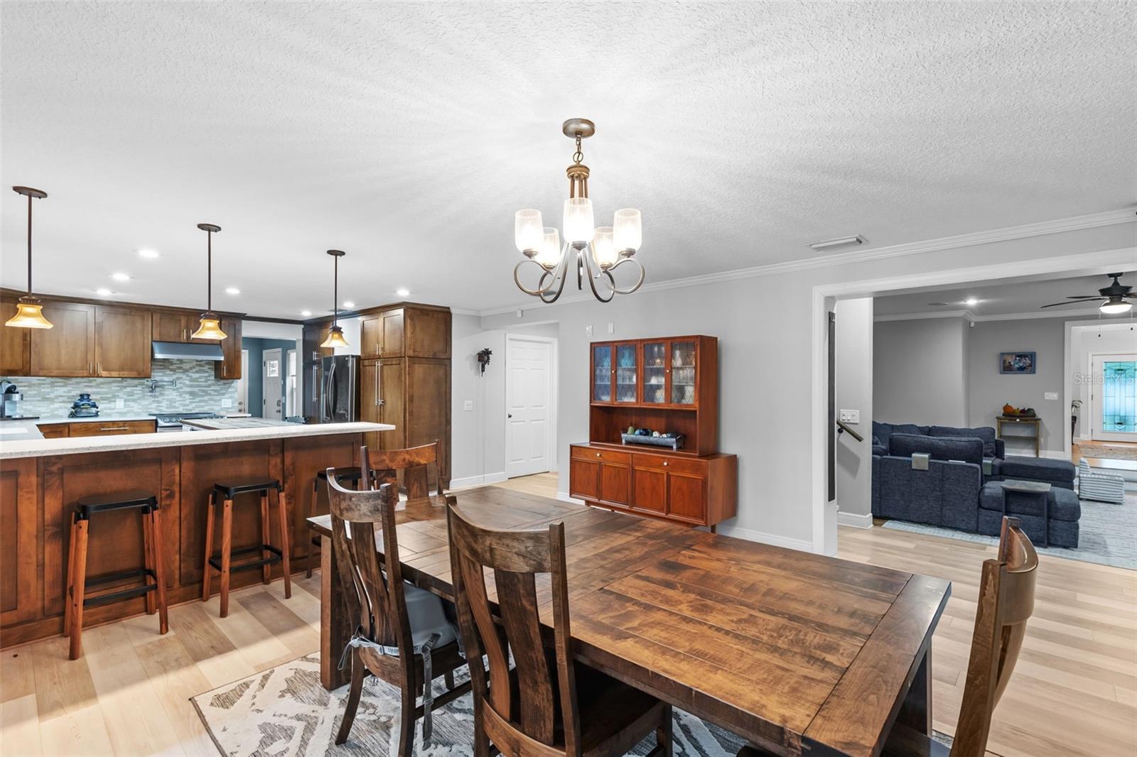 28042 LINDENHURST DR