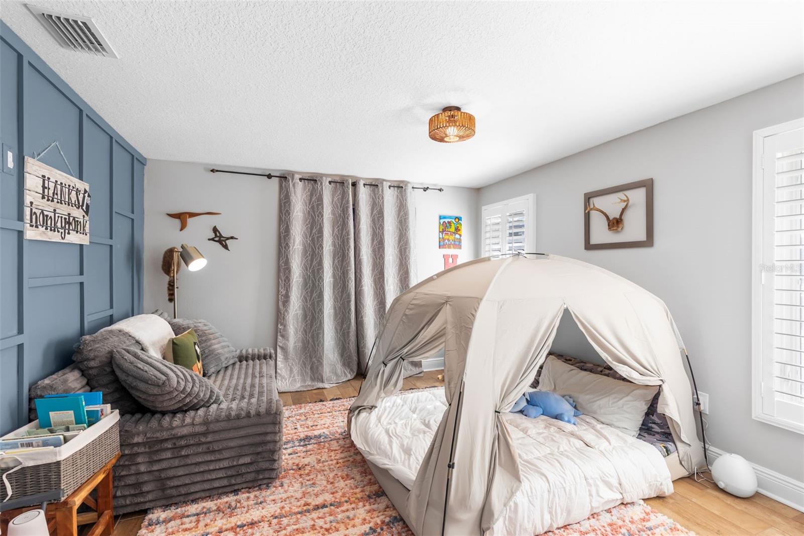 28042 LINDENHURST DR