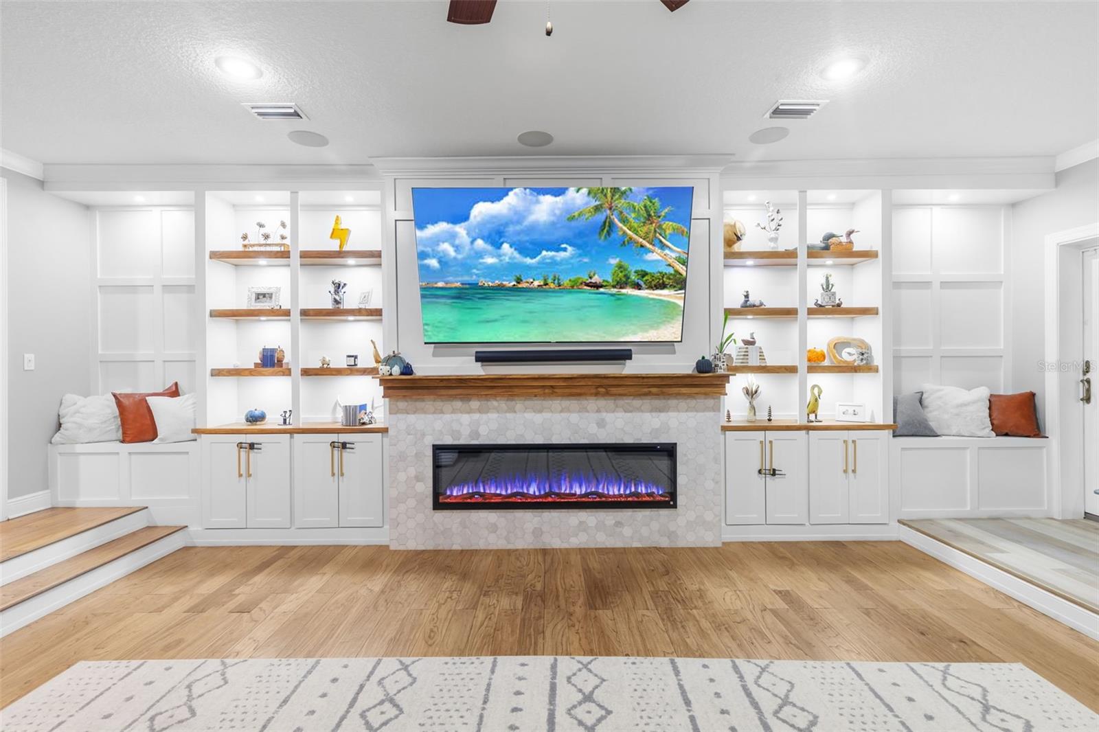 28042 LINDENHURST DR