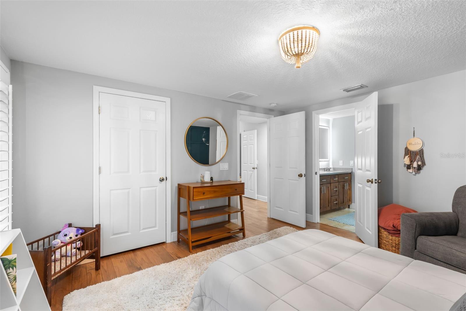 28042 LINDENHURST DR