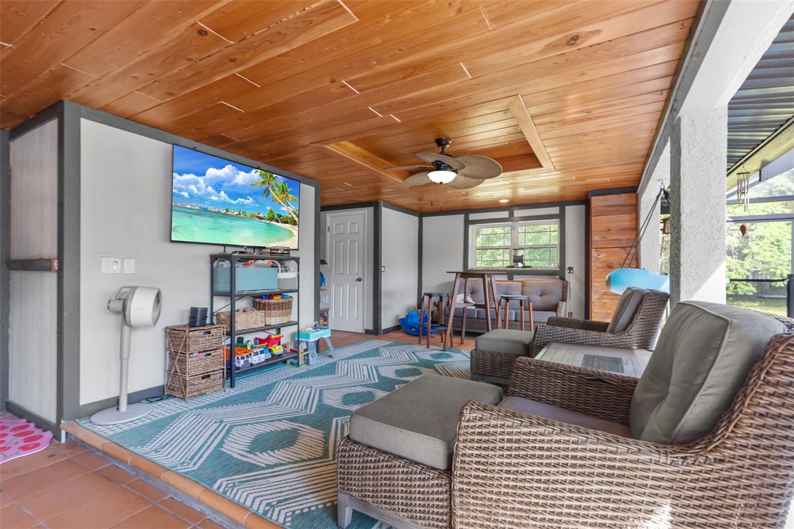 28042 LINDENHURST DR