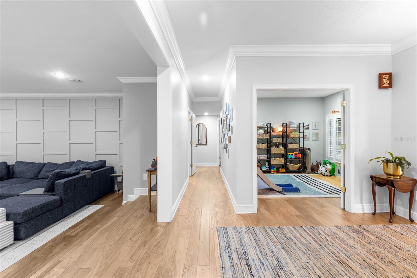 28042 LINDENHURST DR