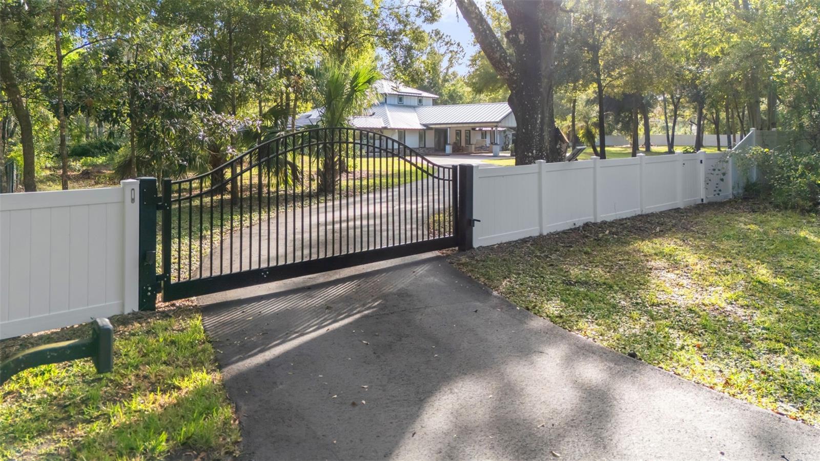 28042 LINDENHURST DR