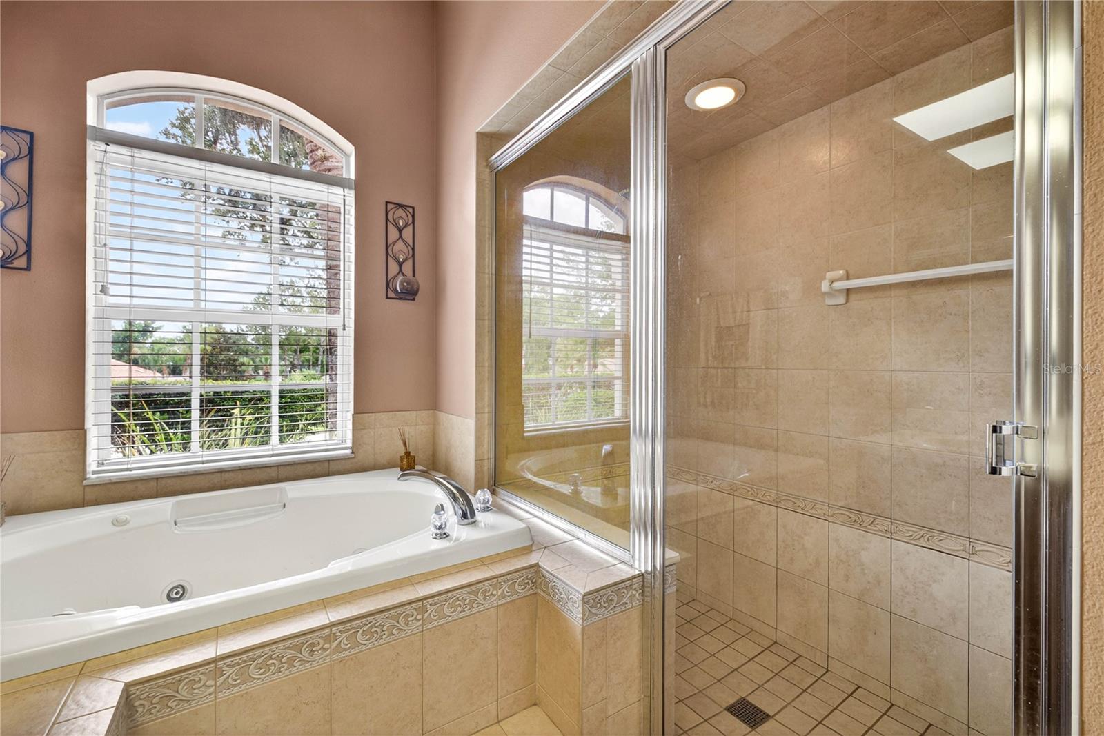 12643 OAK HOLLOW CT