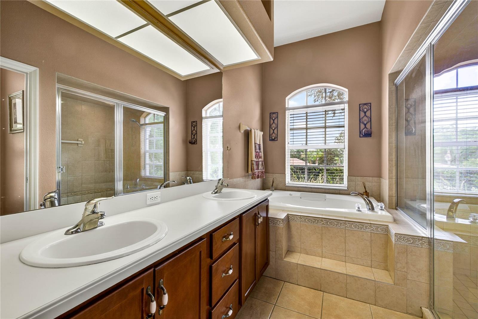 12643 OAK HOLLOW CT