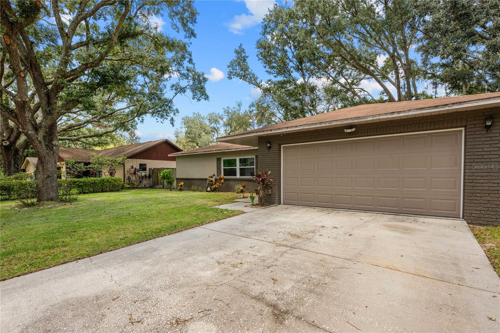 2423 FORREST CREST CIR