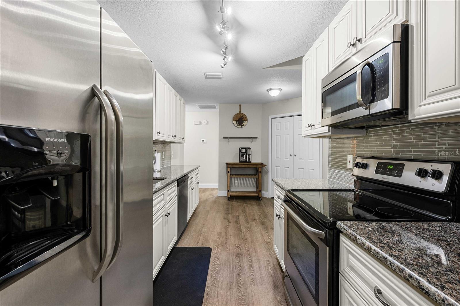 2423 FORREST CREST CIR