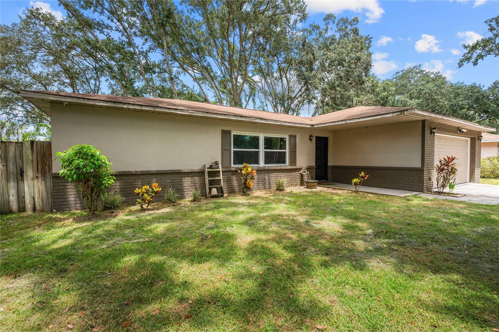 2423 FORREST CREST CIR