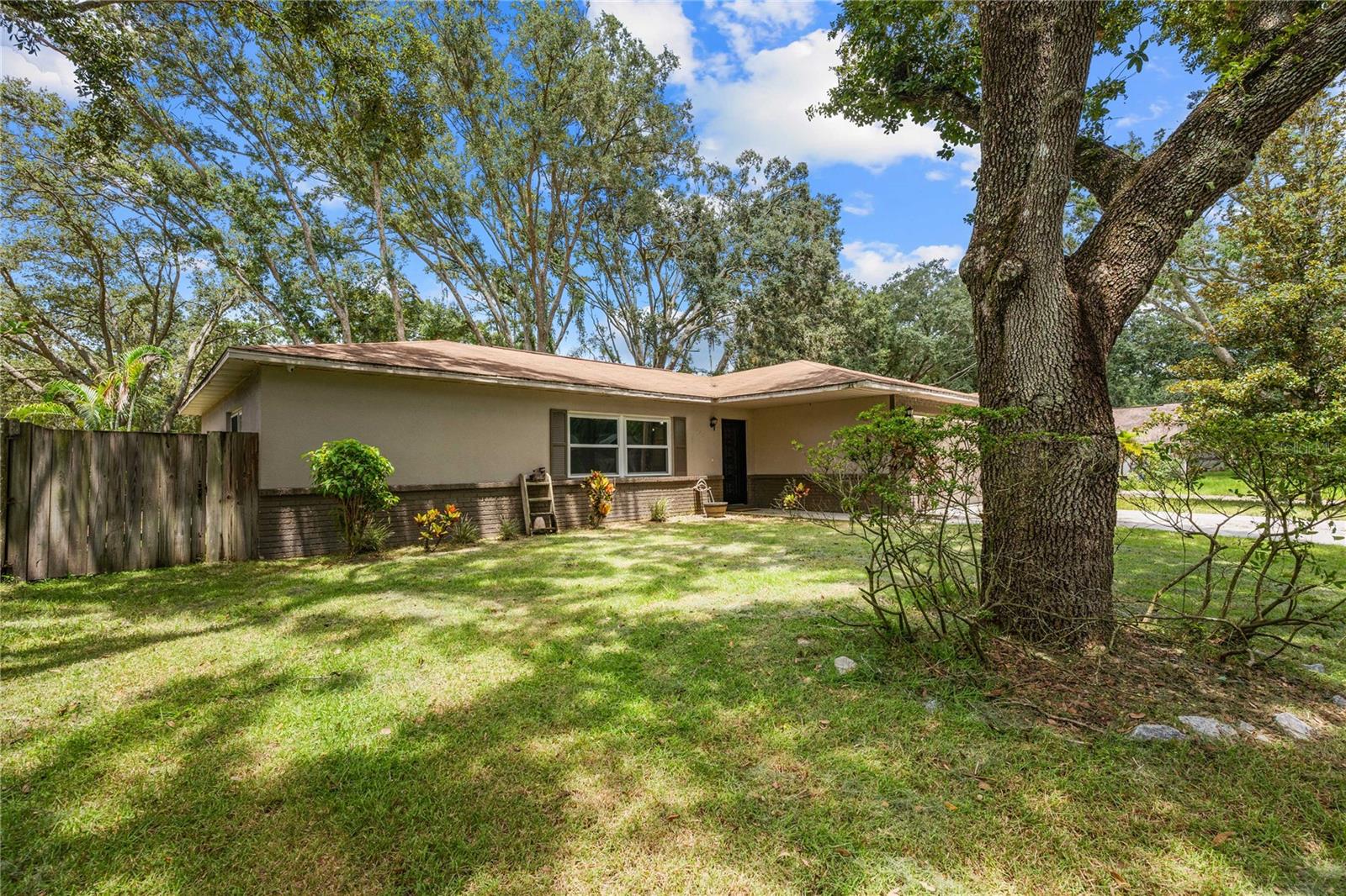 2423 FORREST CREST CIR