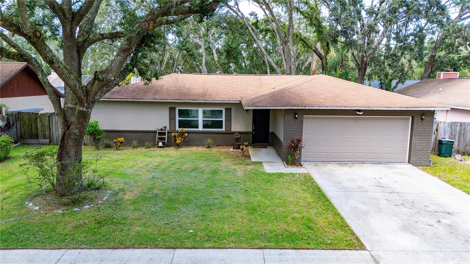 2423 FORREST CREST CIR