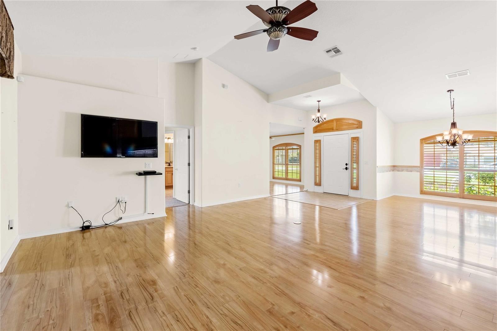 12404 PALM RIDGE DR