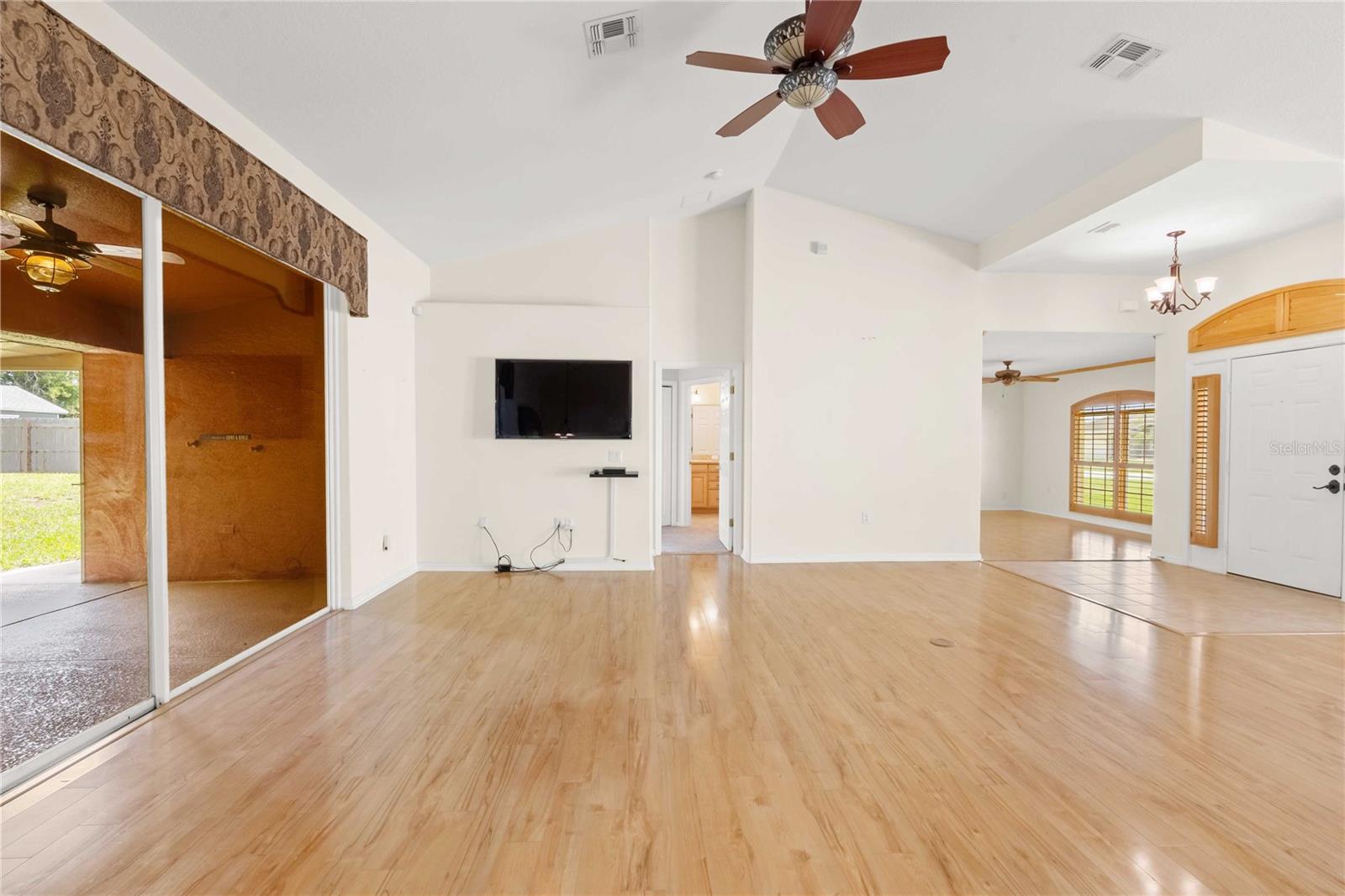 12404 PALM RIDGE DR